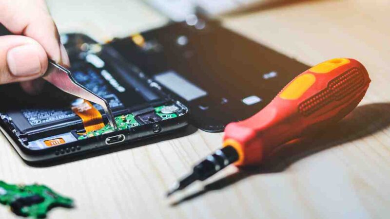 Ingenious Ways To Make Incredible Use Of Your Old Phone Sitting In The Cabinets