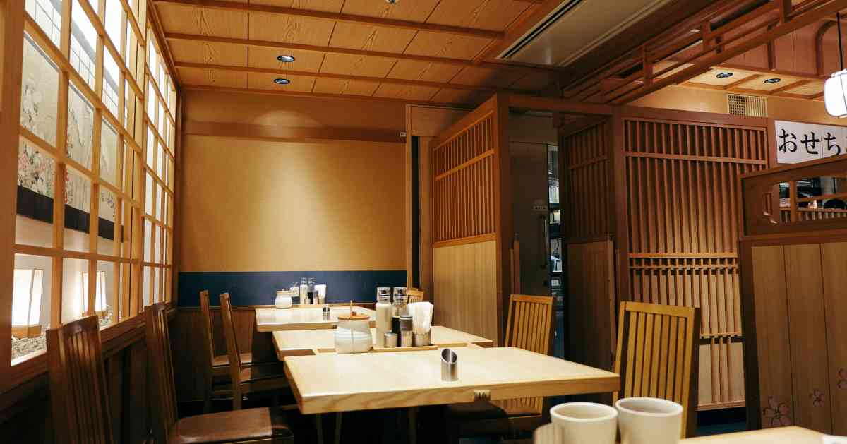 SUSTAINABLE AND ETHICAL RESTAURANT TABLES